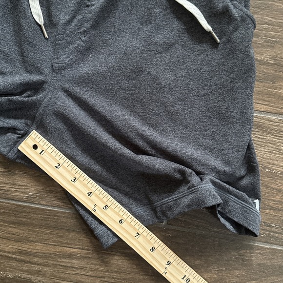 Vuori Men's Medium Lounge Shorts Heather Gray Drawstring - Picture 5 of 6